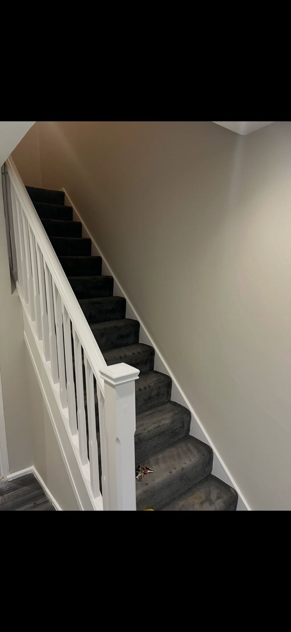 Smooth stairwell walls after plastering